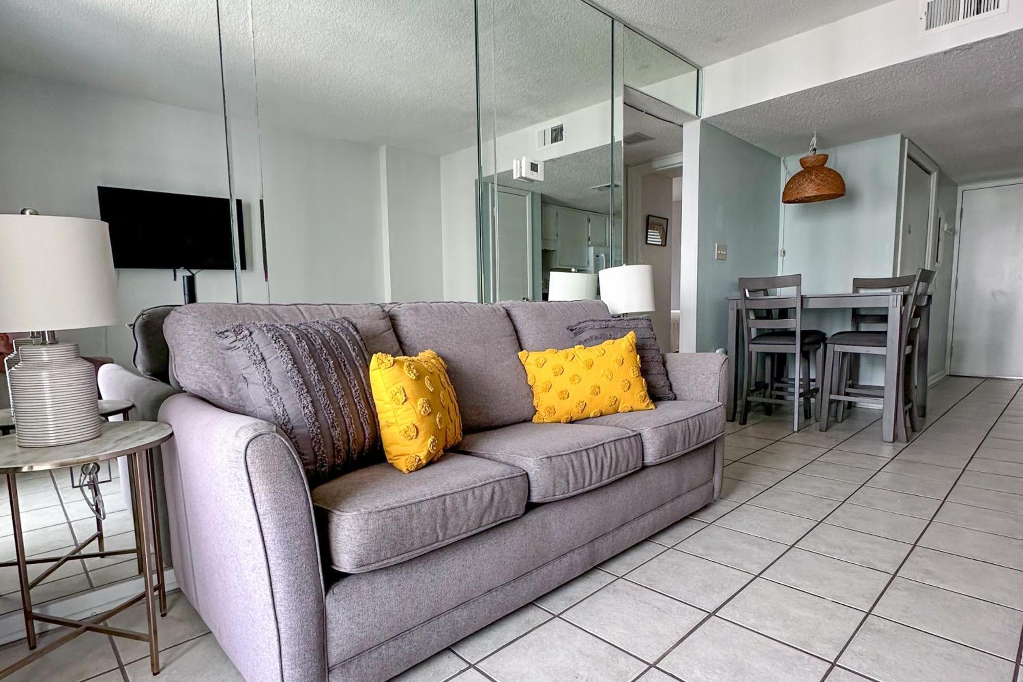 Gulf Shores Surf & Racquet Club Condos II Room photo